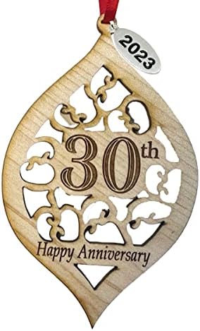 Ornamento 2023 do 45º aniversário - Ornamento de feliz aniversário, belo detalhe de madeira cortado a laser - vem em uma caixa de