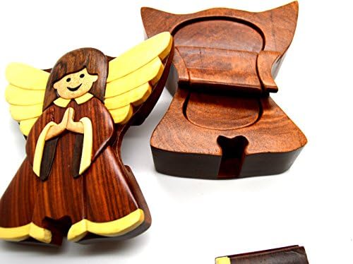Angel feita de madeira esculpida artesanal