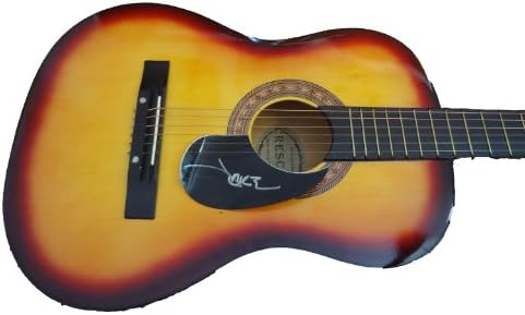 Jake Owen autografou o guitarra acústico de Burst Sunburst de tamanho grande com prova, imagem de Jake assinando para nós, PSA/DNA