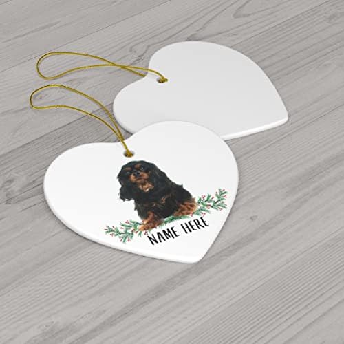 Cavalier engraçado Rei Charles Spaniel Black tan Nome personalizado Presente para cachorro Mom dons 2023 Cerâmica de coração da árvore de Natal