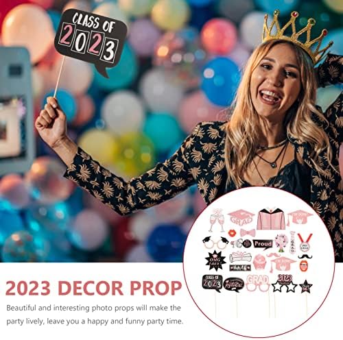 Aboofan 2023 Supplies de festas de véspera de Ano Novo 24pcs Photo Booth Props Classe de 2023 Grad Decor com paus para crianças