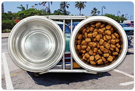 Lunarable Vintage Pet Tapete Para comida e água, carros americanos coloridos vintage na estrada e árvores em torno da impressão retrô