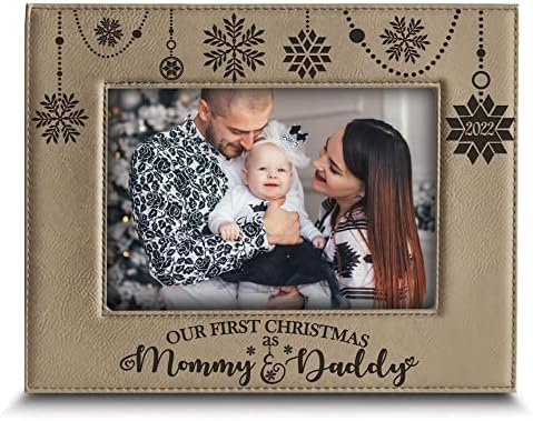 Bella Busta- Nosso primeiro Natal como mamãe e papai - nossa 1ª moldura de Natal - moldura de couro gravada - presente de natal