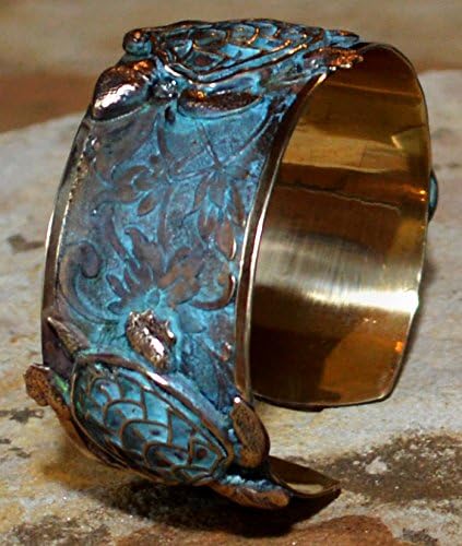 Elaine Coyne coleciona Artwear Classic Sea Turtle Cuff Bracelet - EUA Made - Verdigris Patina Brass