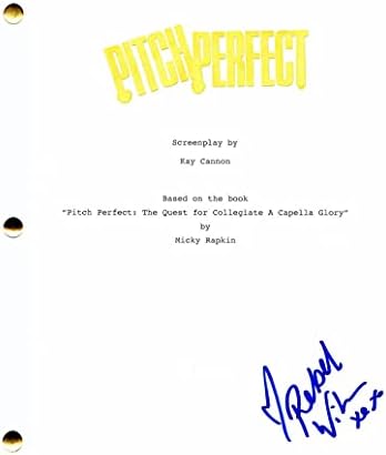 Rebel Wilson assinou o Autograph Pitch Perfect Full Movie Script - Co -estrelado: Anna Kendrick, Anna Camp, Brittany Snow, Elizabeth Banks, Hailee Steinfeld, The Hustle, não é romântico, como ser solteiro