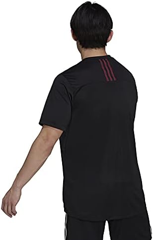 A adidas masculina projetou 2 mover 3-Stripes Tee